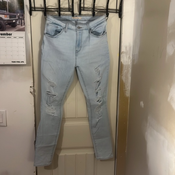 Levi’s 721 High Rise Skinny Jeans - Picture 3 of 5